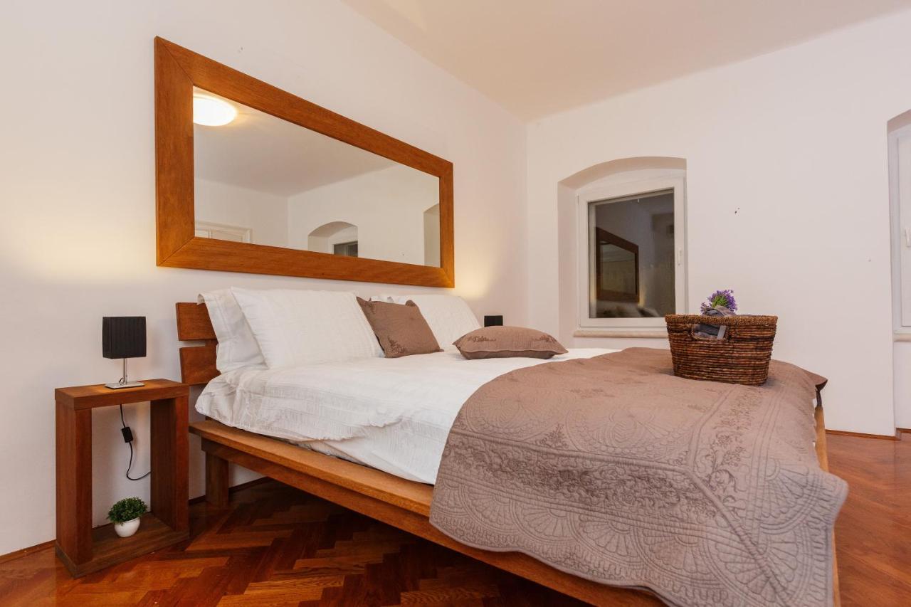 Piazza Dei Signori Penthouse Apartment *