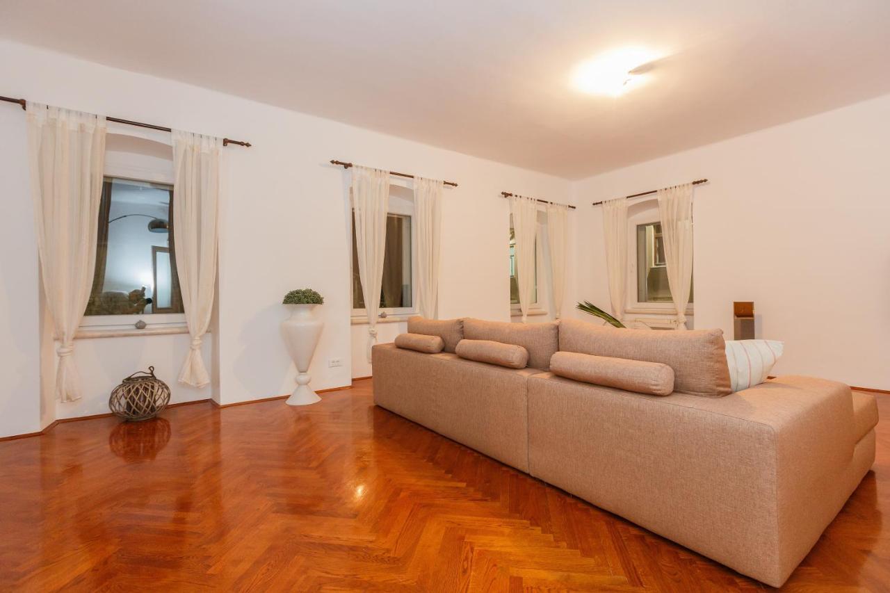 Piazza Dei Signori Penthouse Apartment