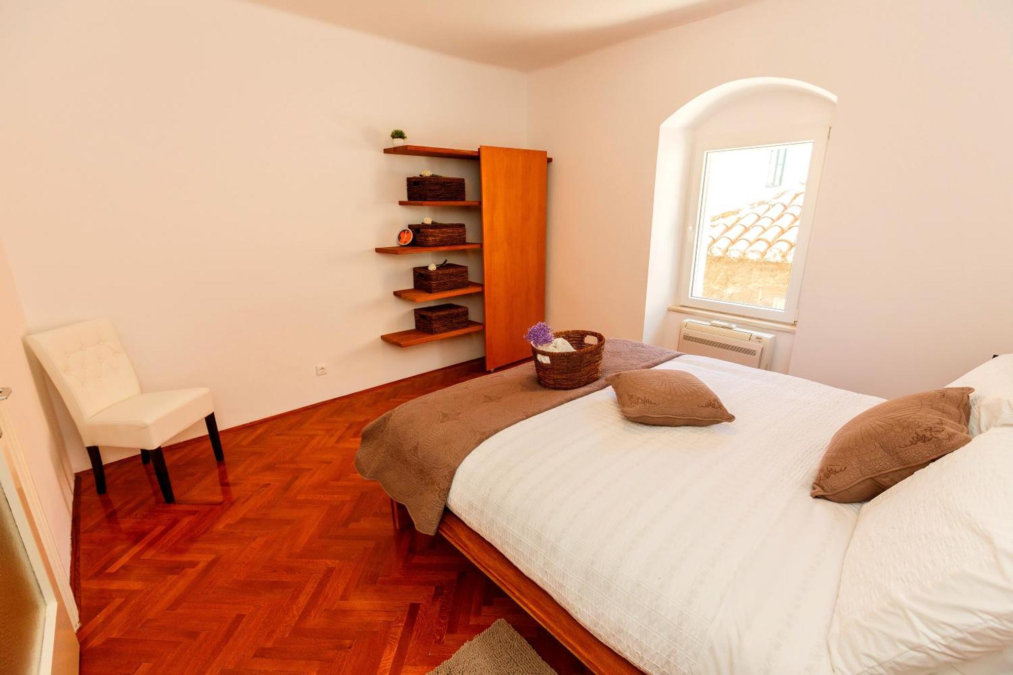 Piazza Dei Signori Penthouse Apartment *